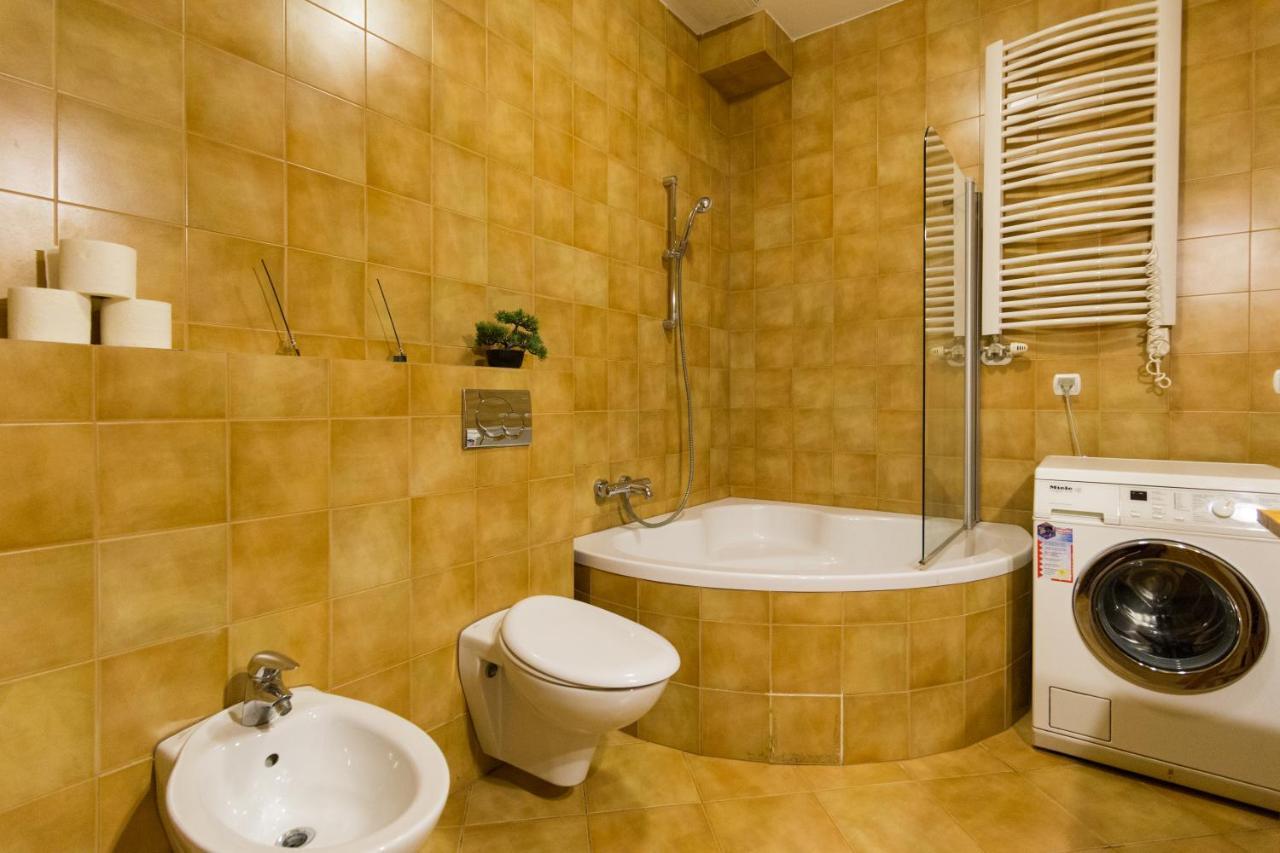 Garden Studio In The Old Town Apartment คราคูฟ ภายนอก รูปภาพ